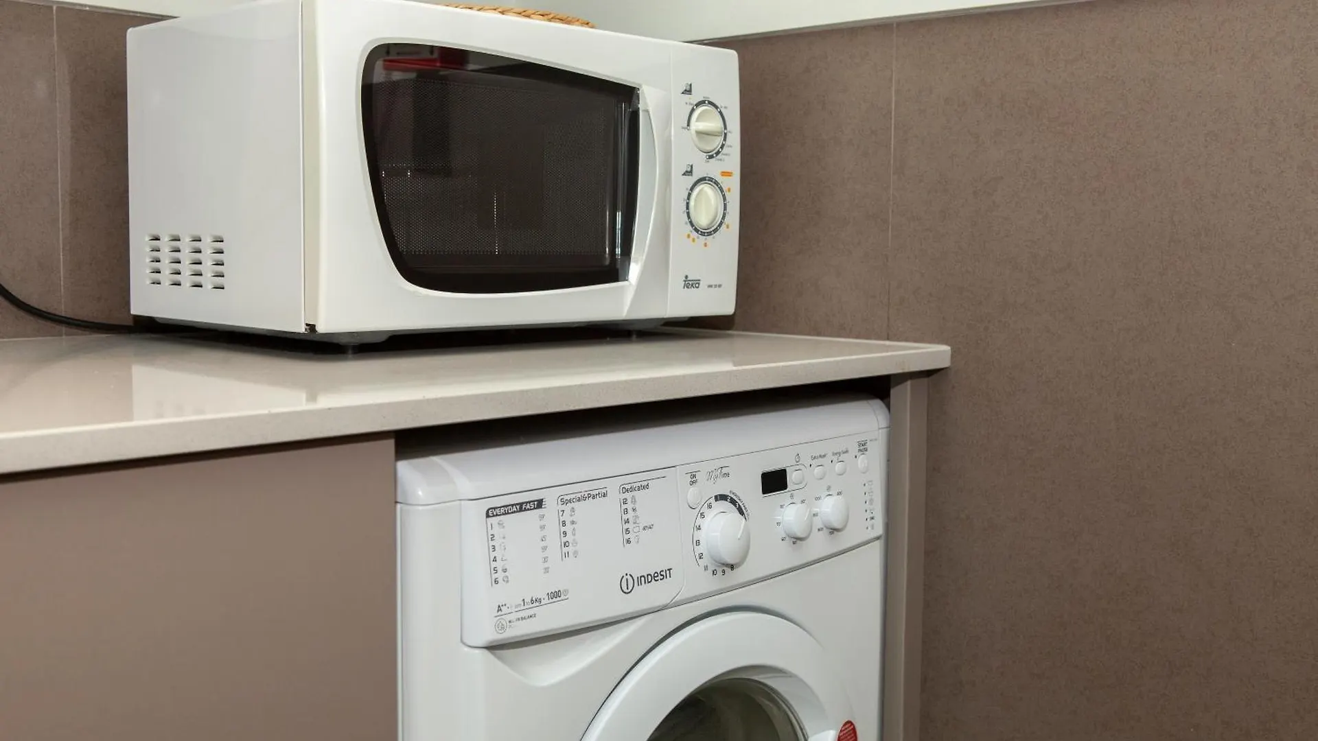 B04 - Luxury 2 Bed W Terrace Pool Apartment Lagos